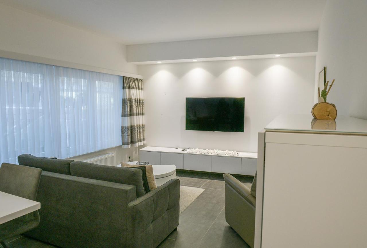Modern Gelijkvloers Gezinsappartement Кноке-Хайст Екстериор снимка